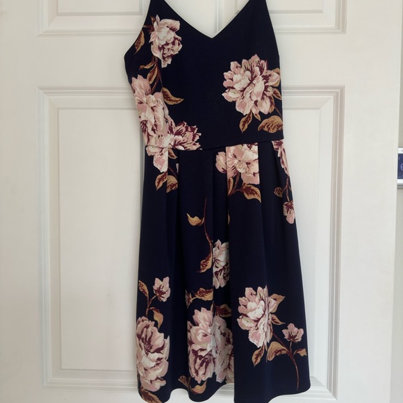 Spring dress - Picture 2 of 2